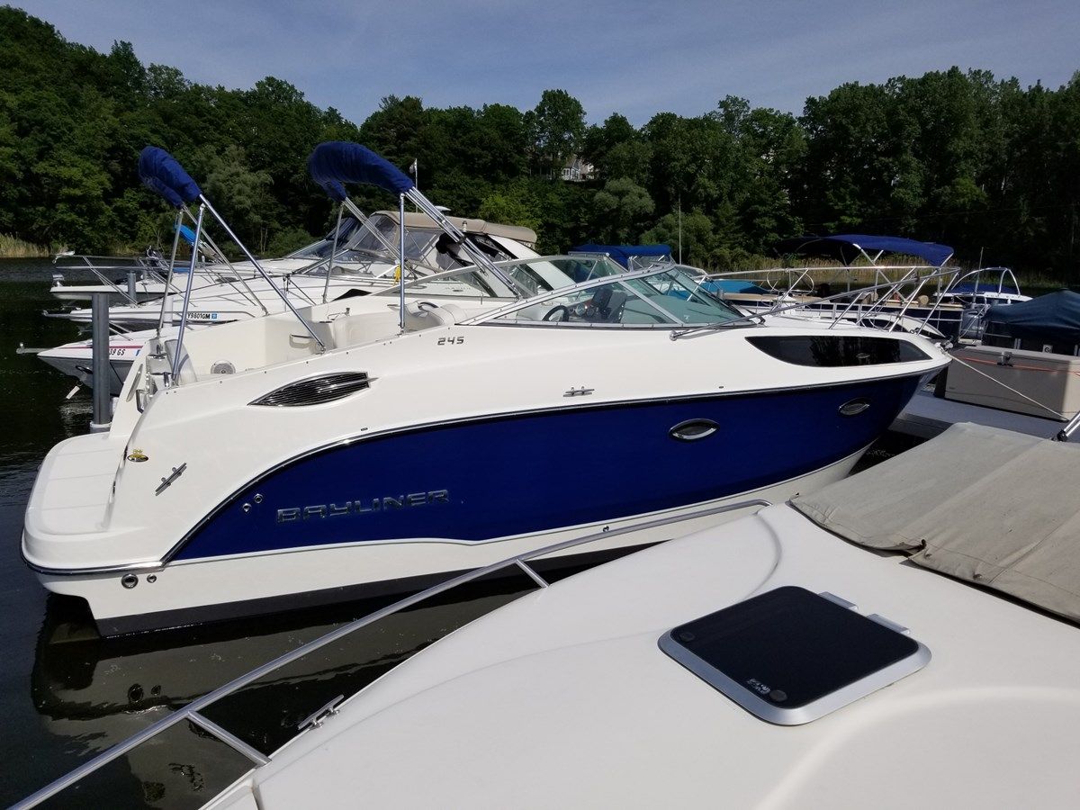 Лучшие предложения покупки яхты 2009 Bayliner 245 SB Cruiser 24