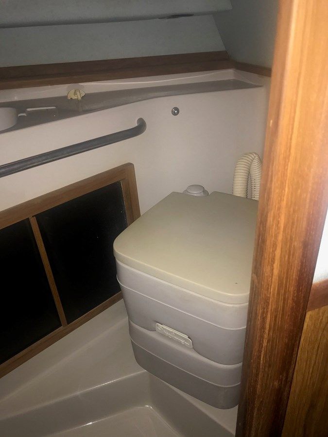 Buy a 1999 Sea Ray 268 27 at Shestakov Yacht Sales