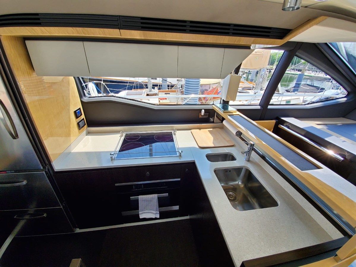 Купить яхту Searenity II Flybridge в Shestakov Yacht Sales