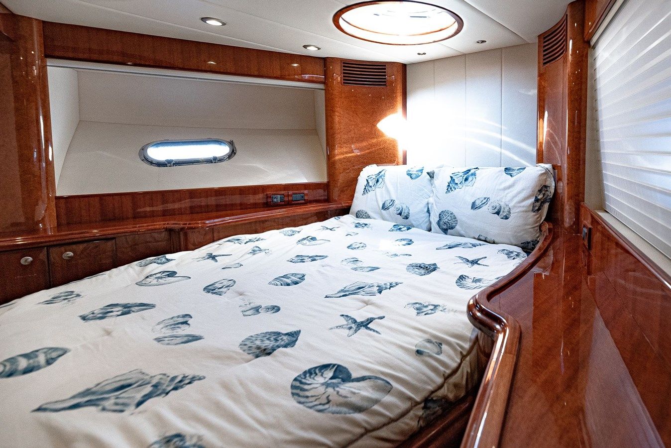 Лучшая цена на DAY BY DAY - MCKINNA