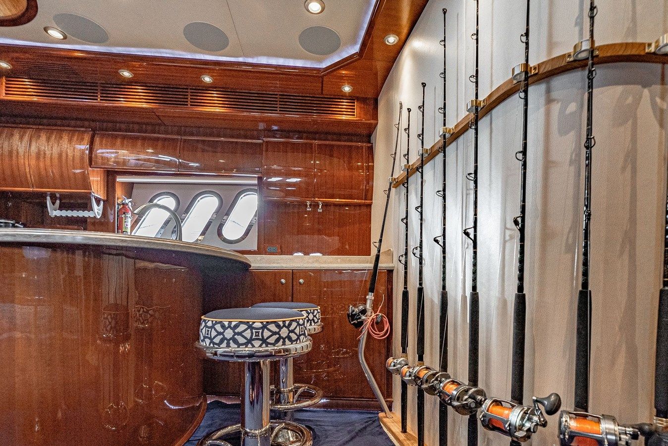 Купить DAY BY DAY - MCKINNA