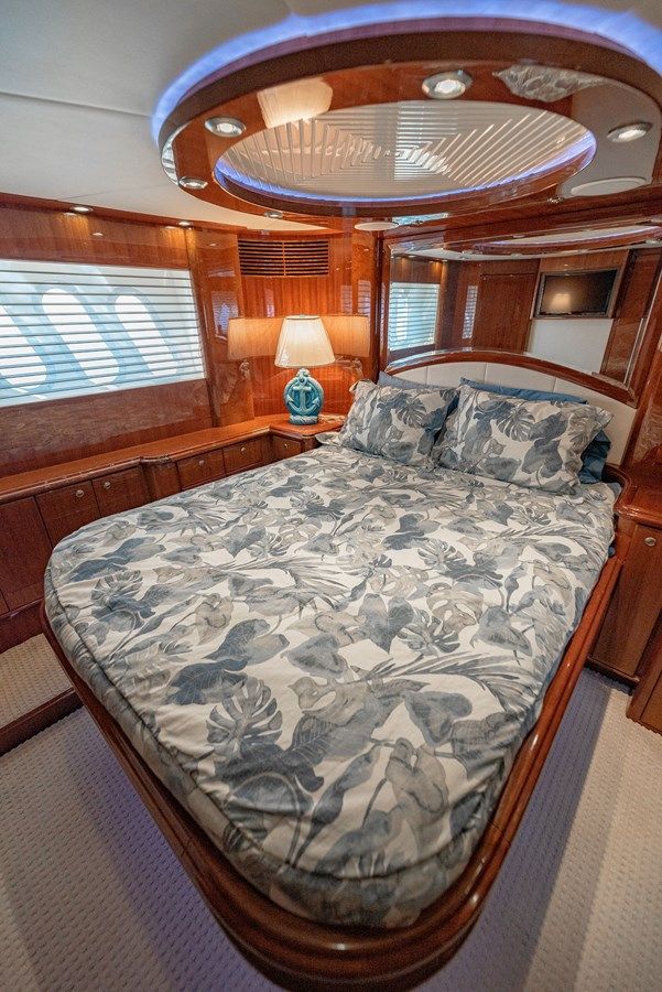 Лучшая цена на DAY BY DAY - MCKINNA