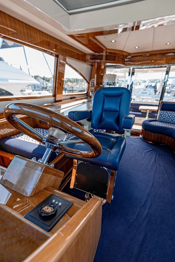 Купить DAY BY DAY - MCKINNA