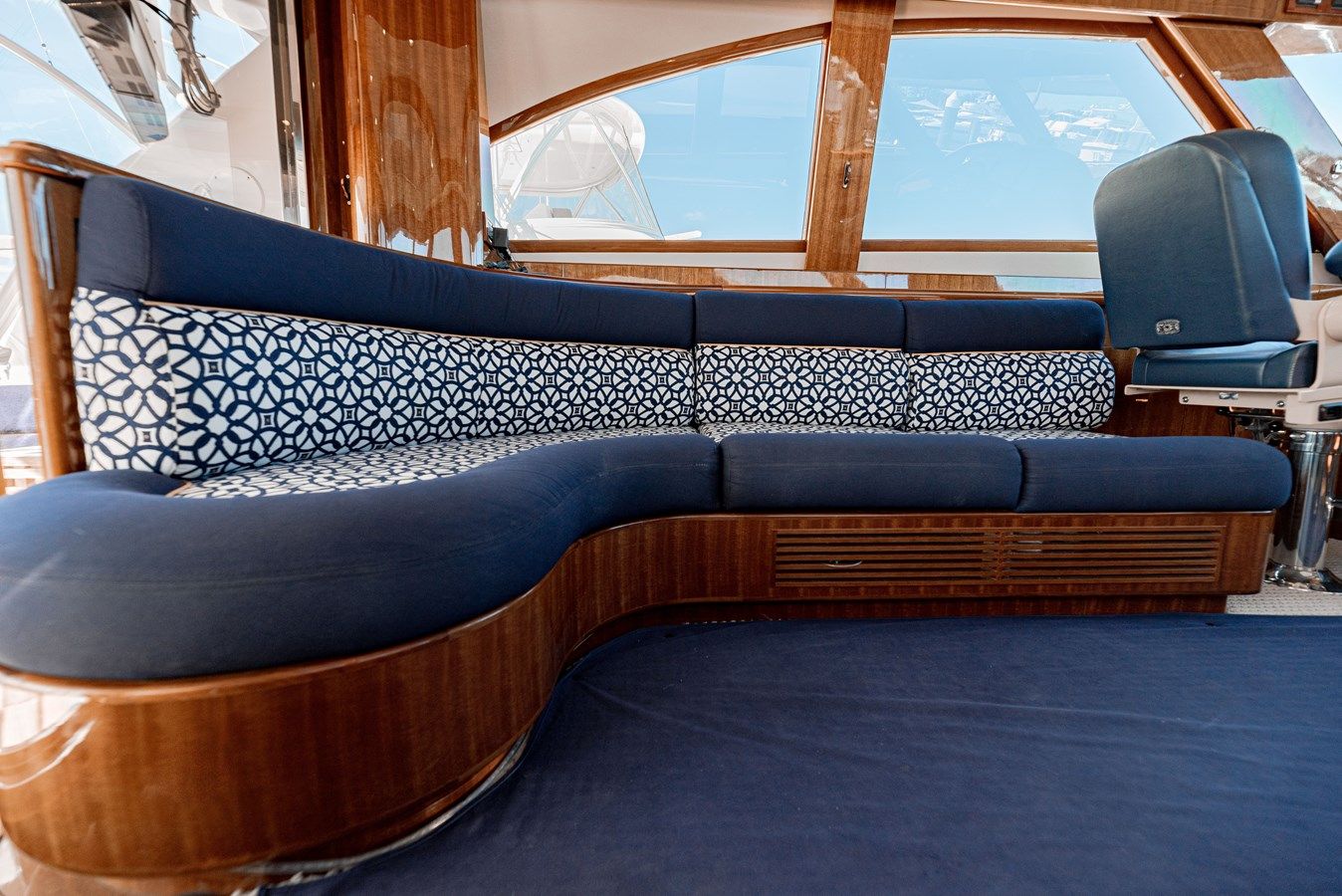 Купить DAY BY DAY - MCKINNA