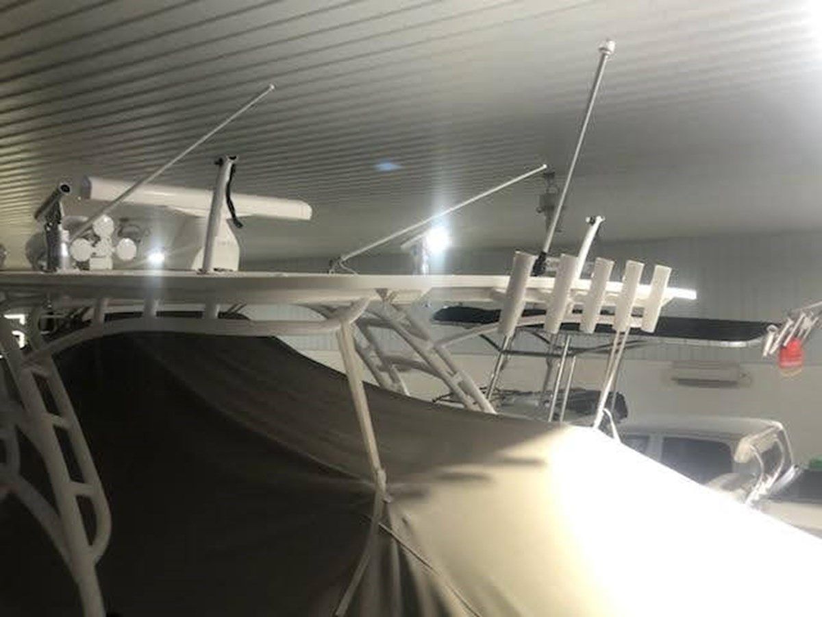 Buy a yacht - 39 Cuddy