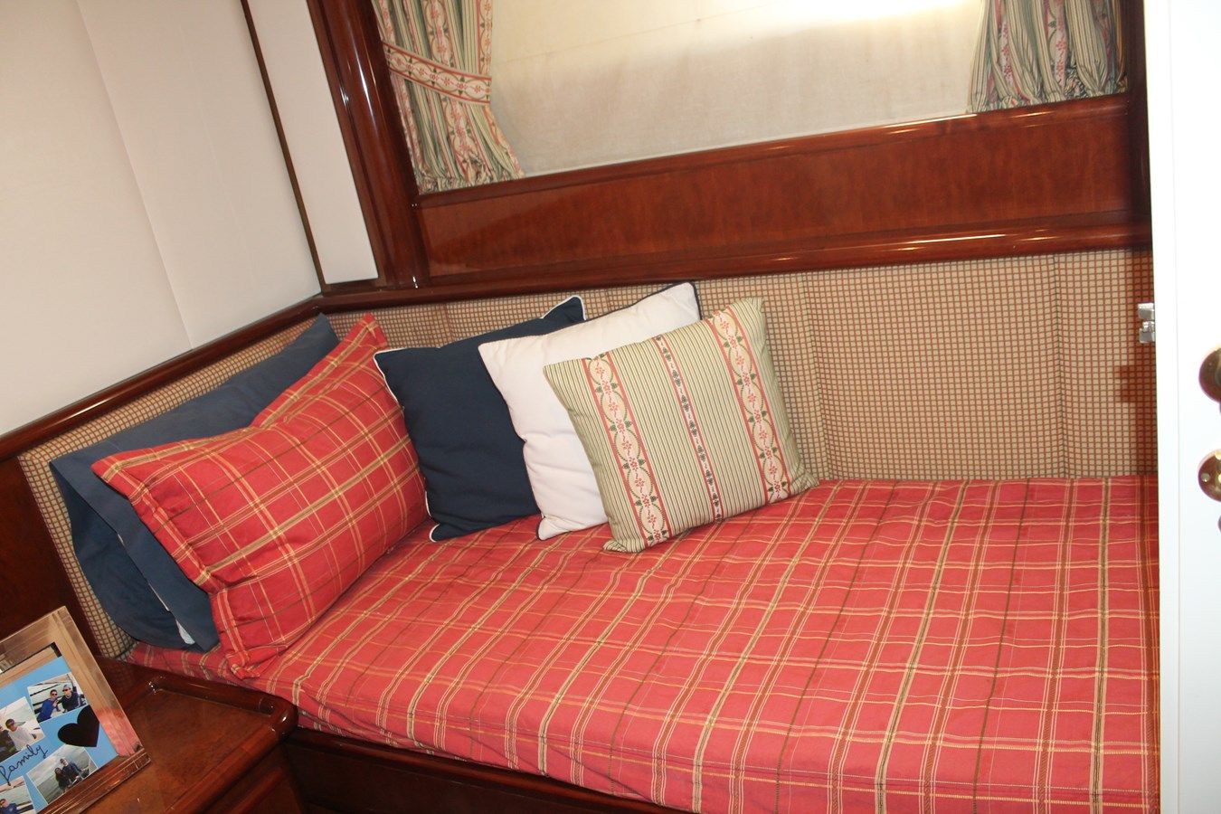 Buy a yacht Magnifica