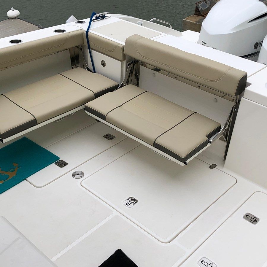 Buy a yacht New Listing - PURSUIT BOATS