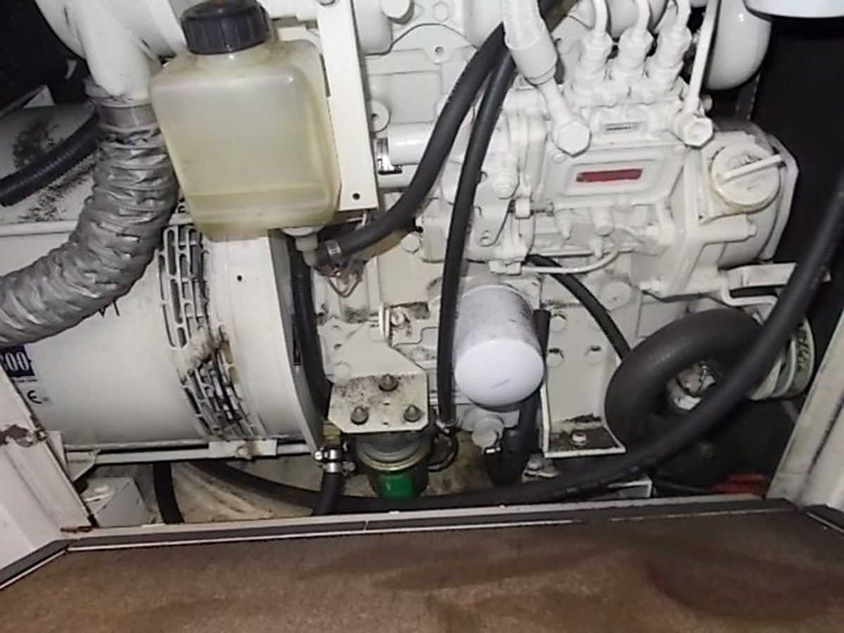 - - Azimut Yachts yacht sale