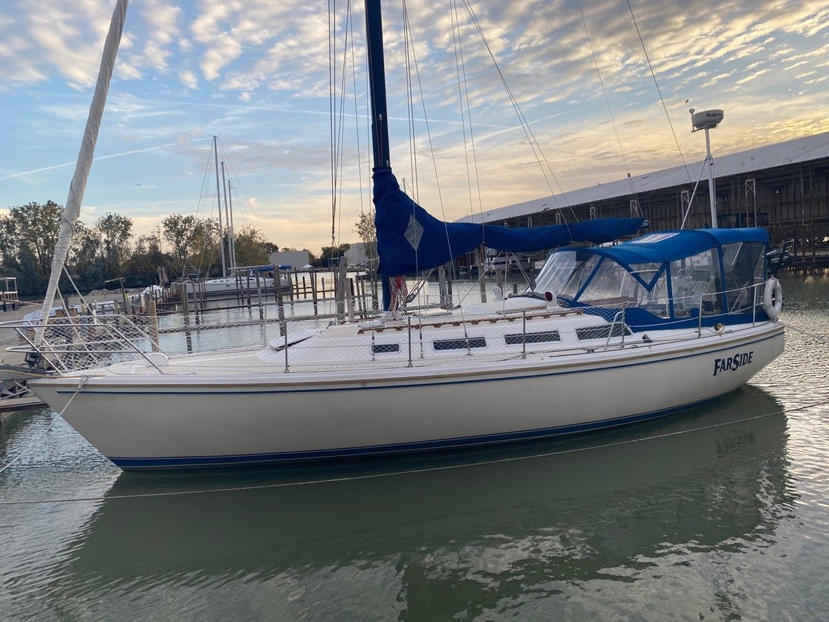 Купить Far Side - Catalina Yachts