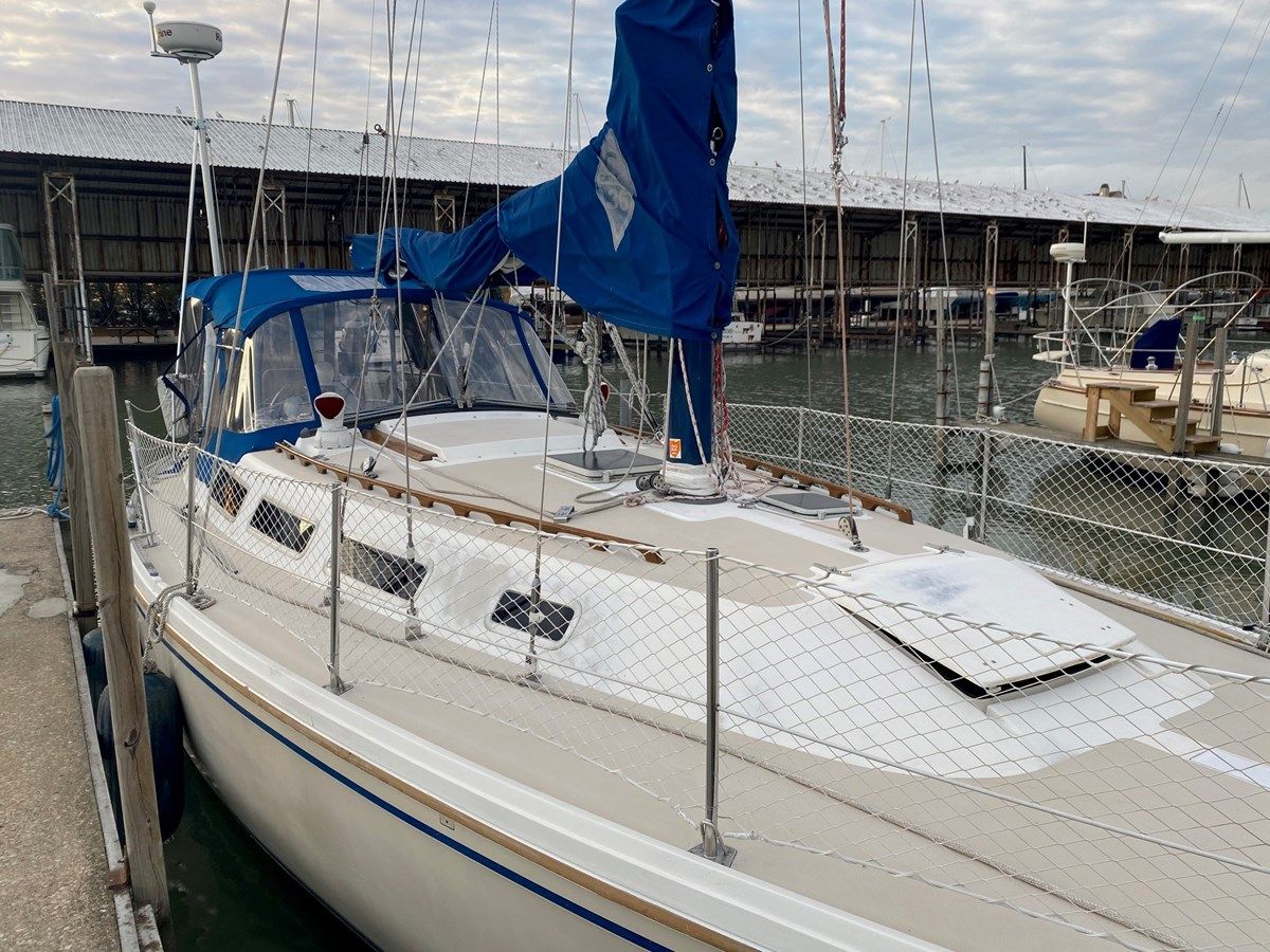 Far Side - Catalina Yachts