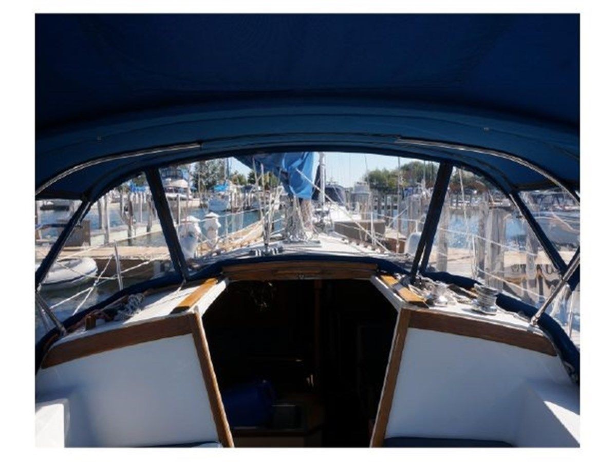 Купить яхту Far Side 35 в Shestakov Yacht Sales