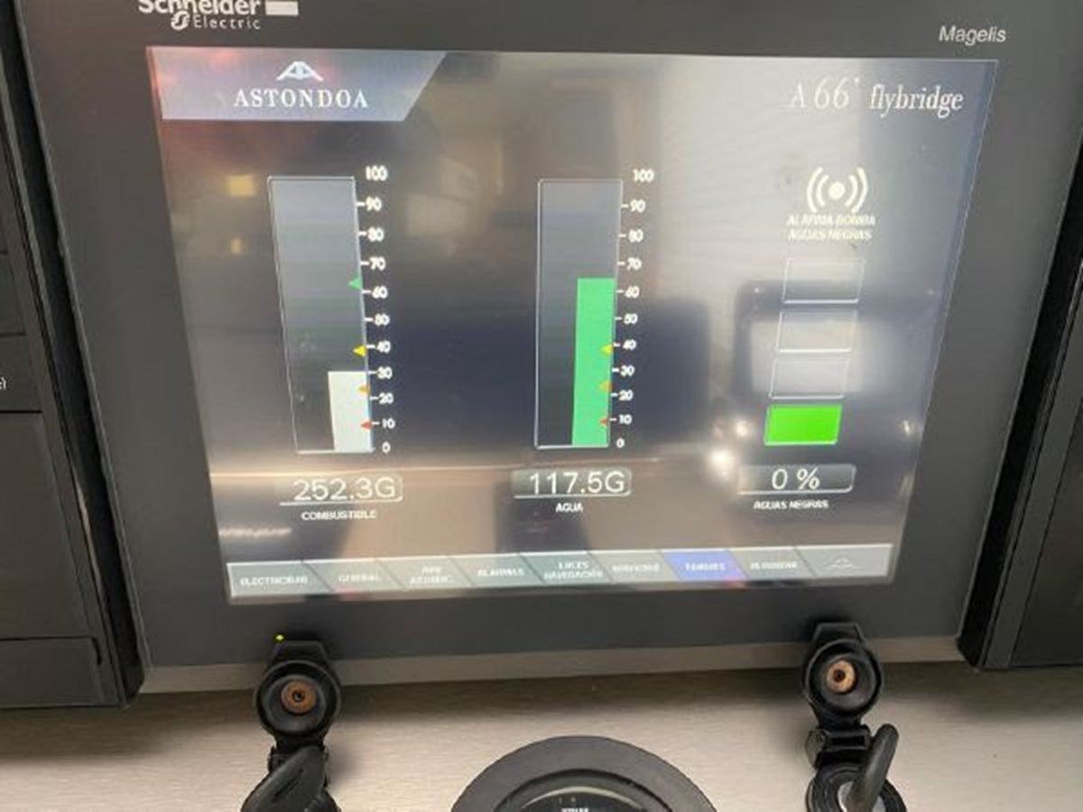 Buy a yacht The Only Blue 66 Fly 66