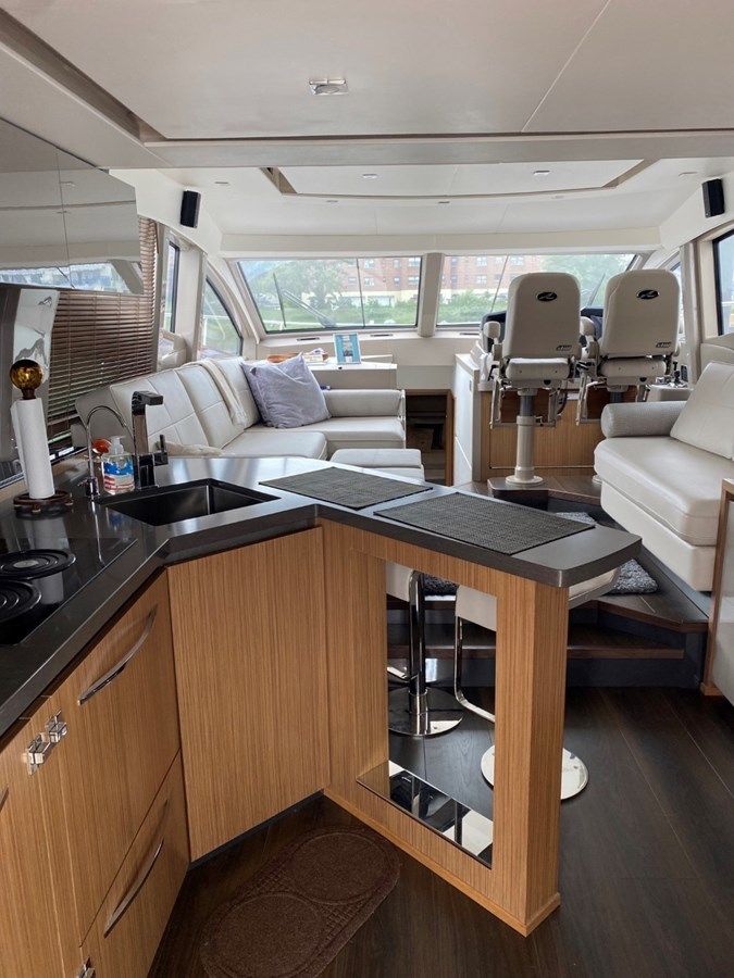 Buy a PERFECT MATCH - SEA RAY at Shestakov Yacht Sales