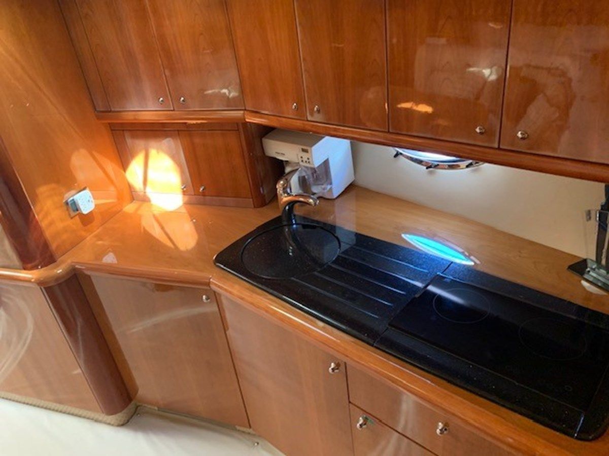 Стоимость яхты TENACIOUS 3 - Sunseeker