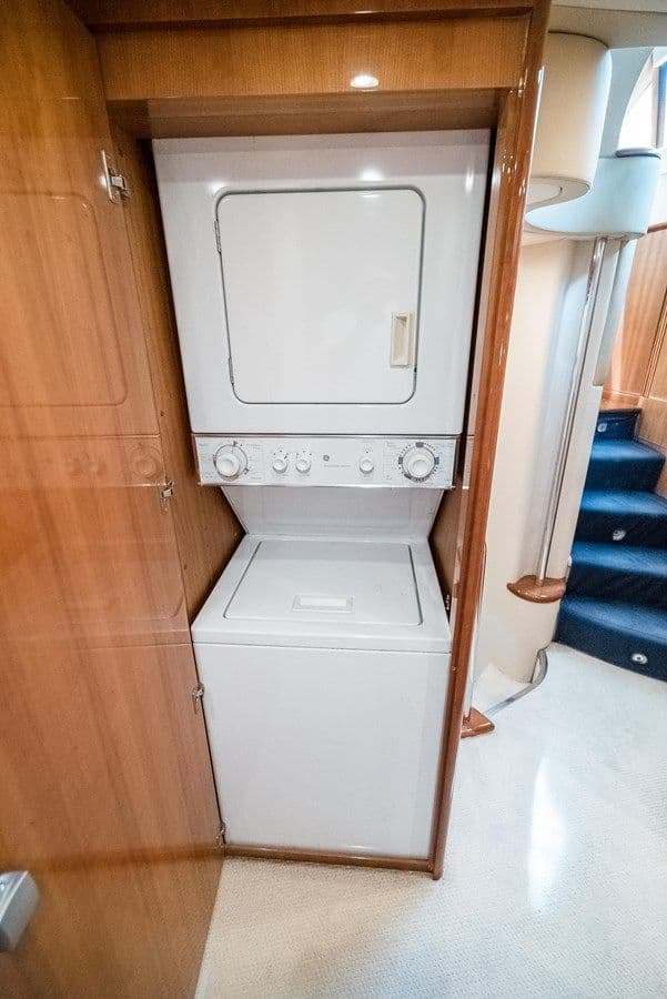 Buy a yacht SERENITY 2004