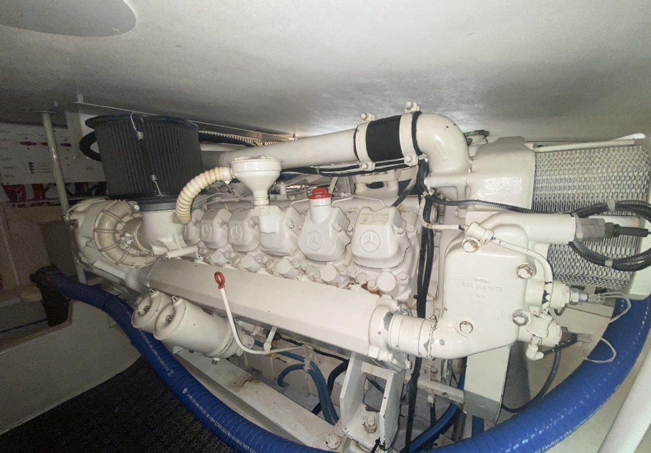 Buy a yacht BEST WAY Cockpit Motor Yacht