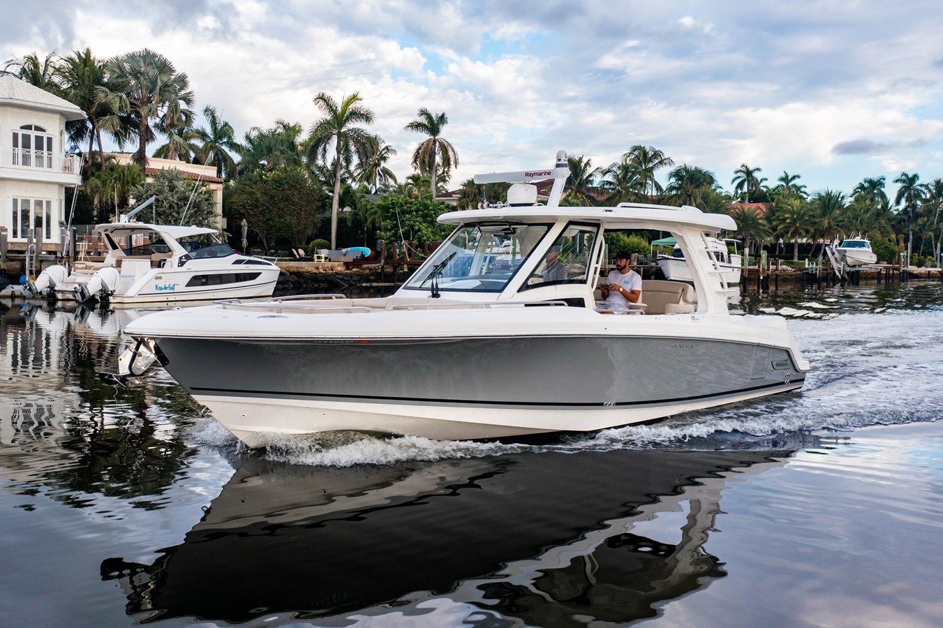 350 Realm Realm yacht sale