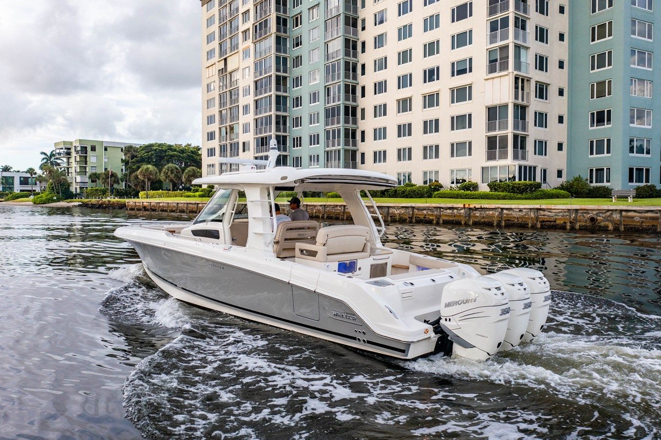 350 Realm - Boston Whaler
