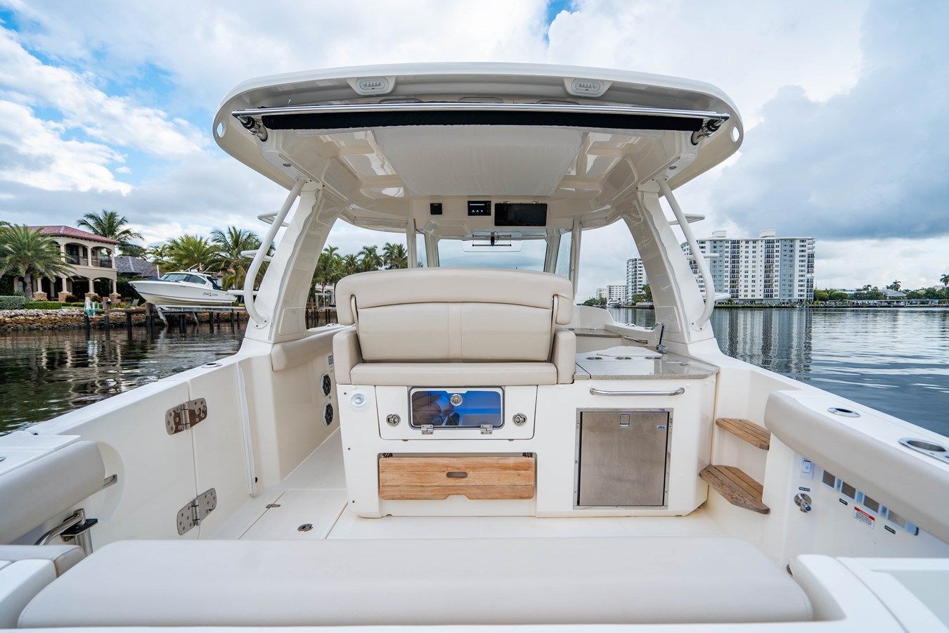 350 Realm - Boston Whaler yacht sale