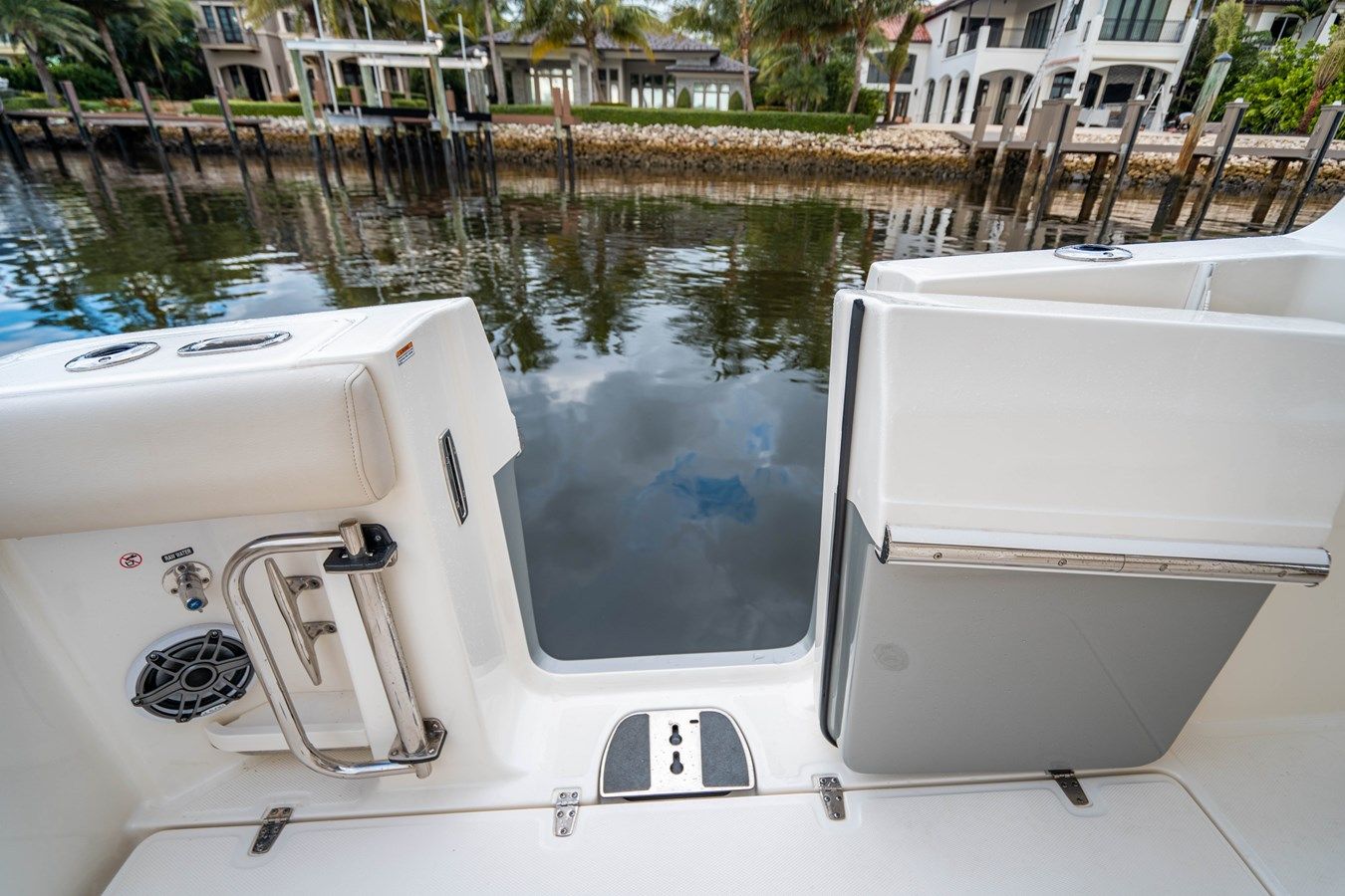 best yacht sales deals 350 Realm - Boston Whaler