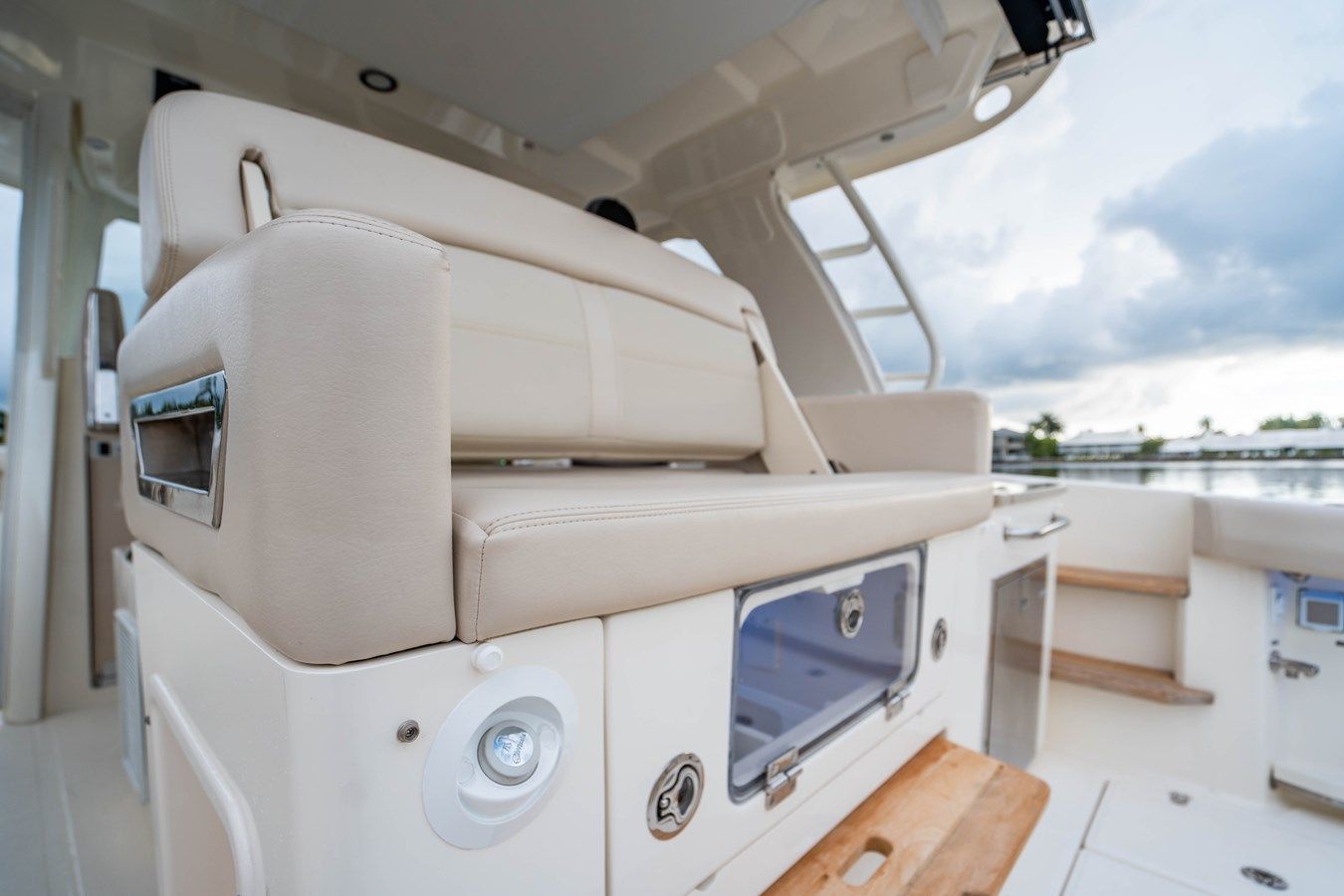 the best price on 350 Realm 35