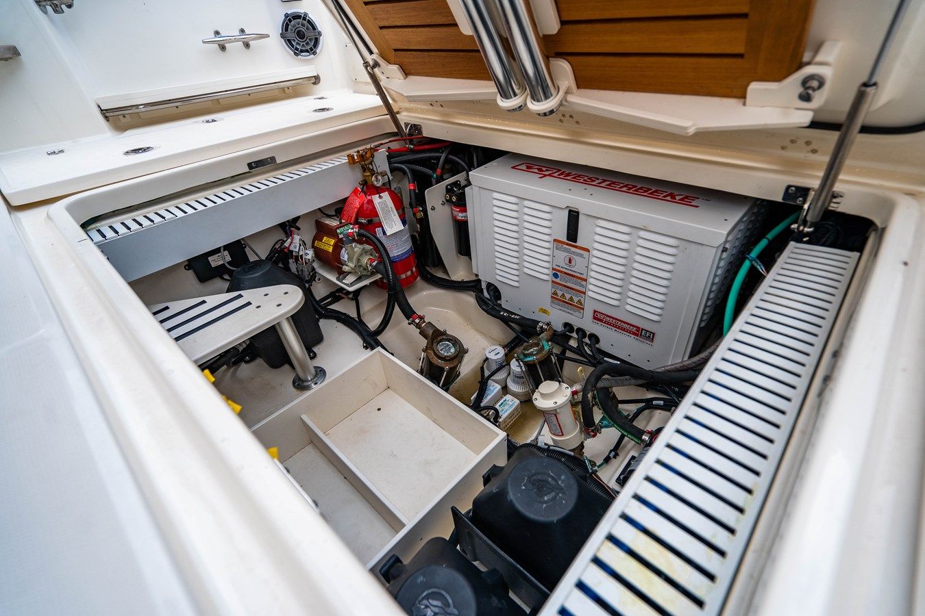 best yacht sales deals 350 Realm 35