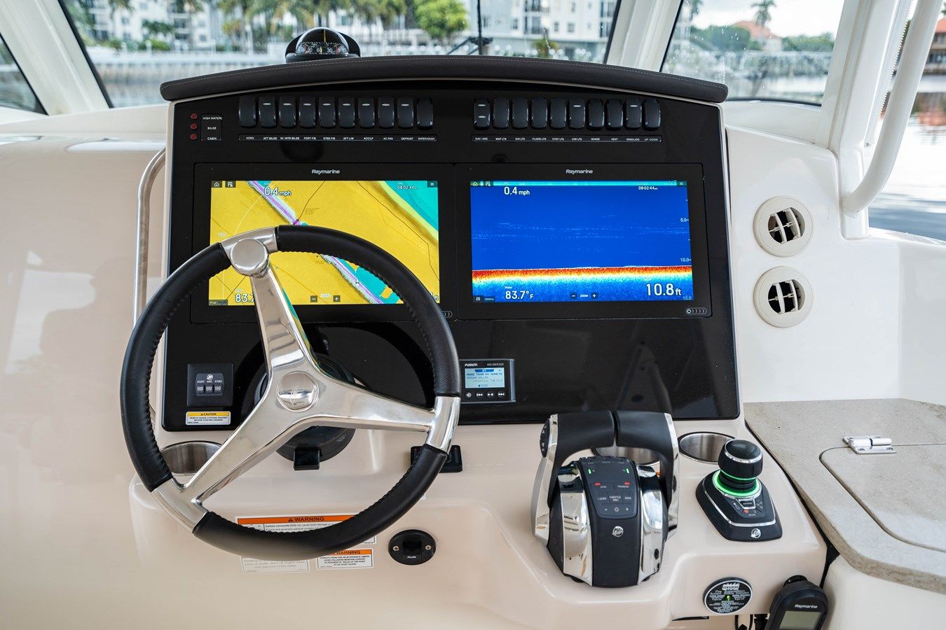 the best price on 350 Realm Realm