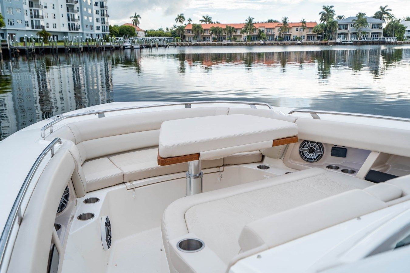 the best price on 350 Realm - Boston Whaler