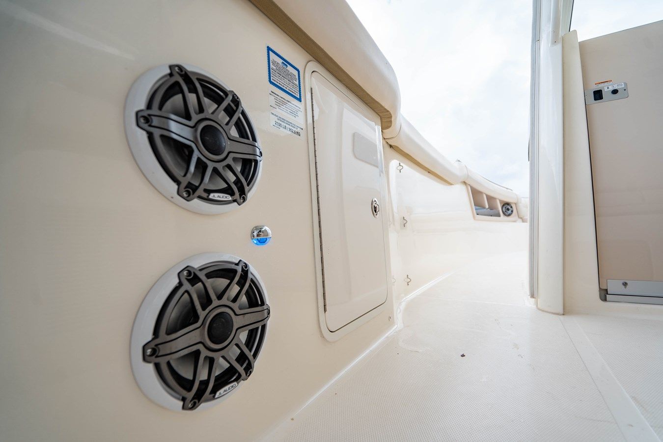 Buy a 350 Realm Realm at Shestakov Yacht Sales