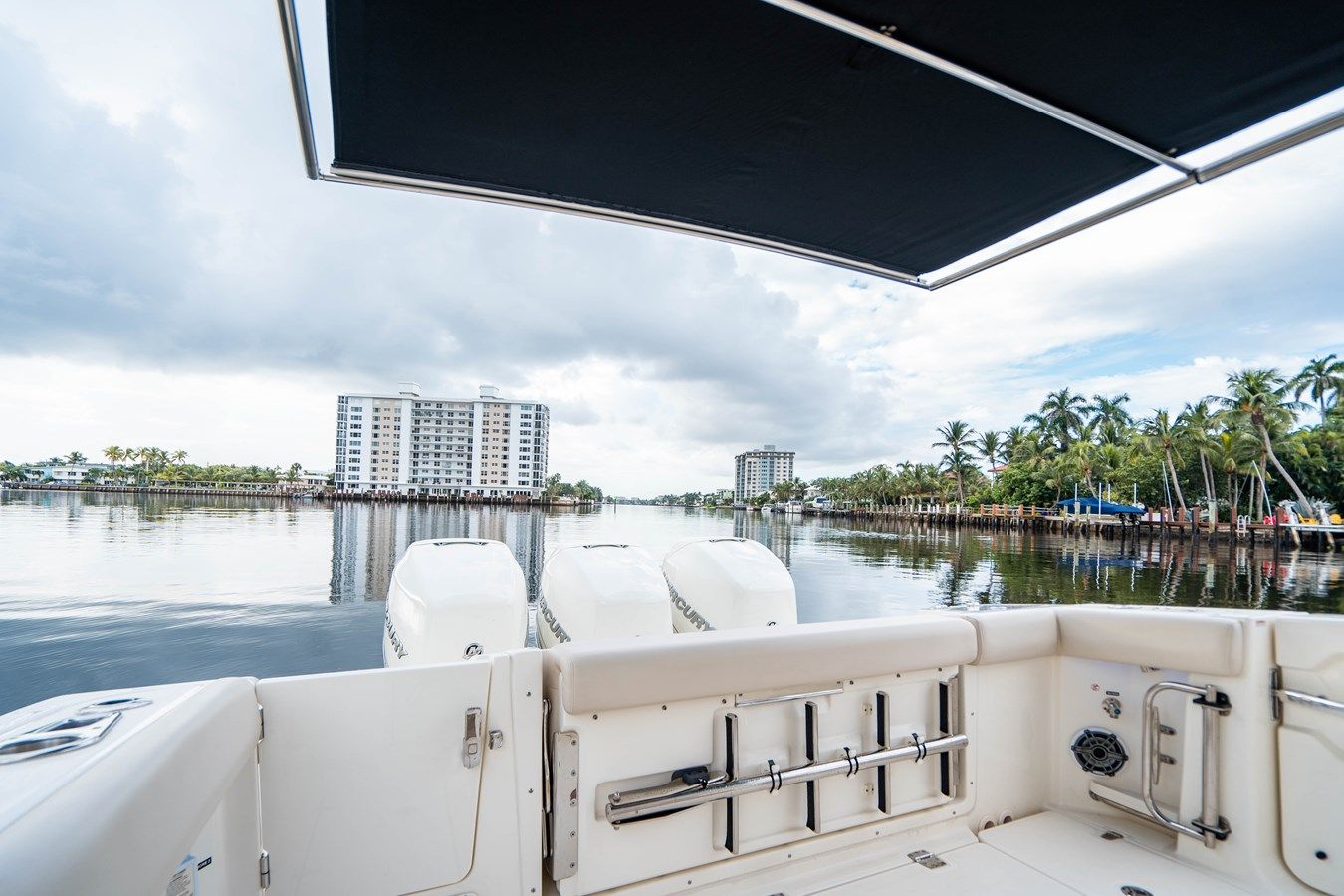 best yacht sales deals 350 Realm Realm