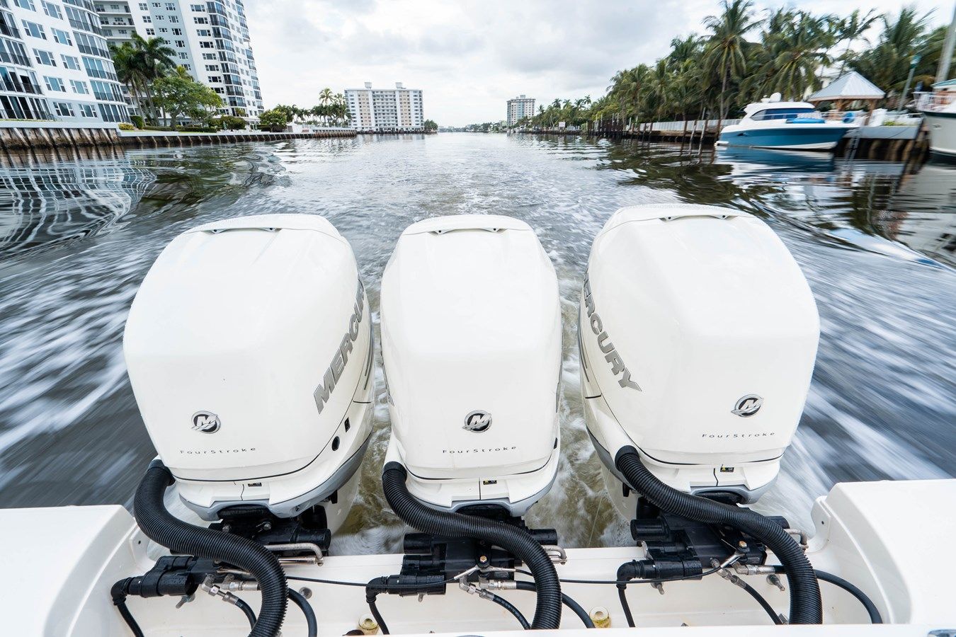 best yacht sales deals 350 Realm Realm