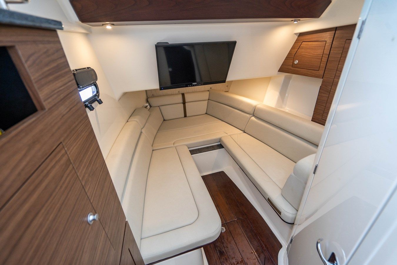 350 Realm - Boston Whaler yacht sale