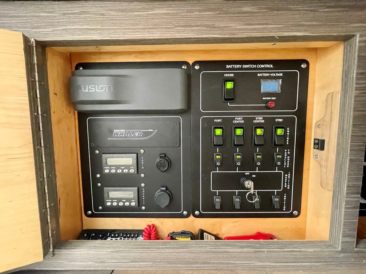 Buy a yacht - 420 Outrage