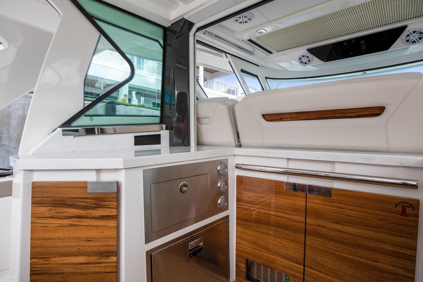 Buy a yacht - - Tiara