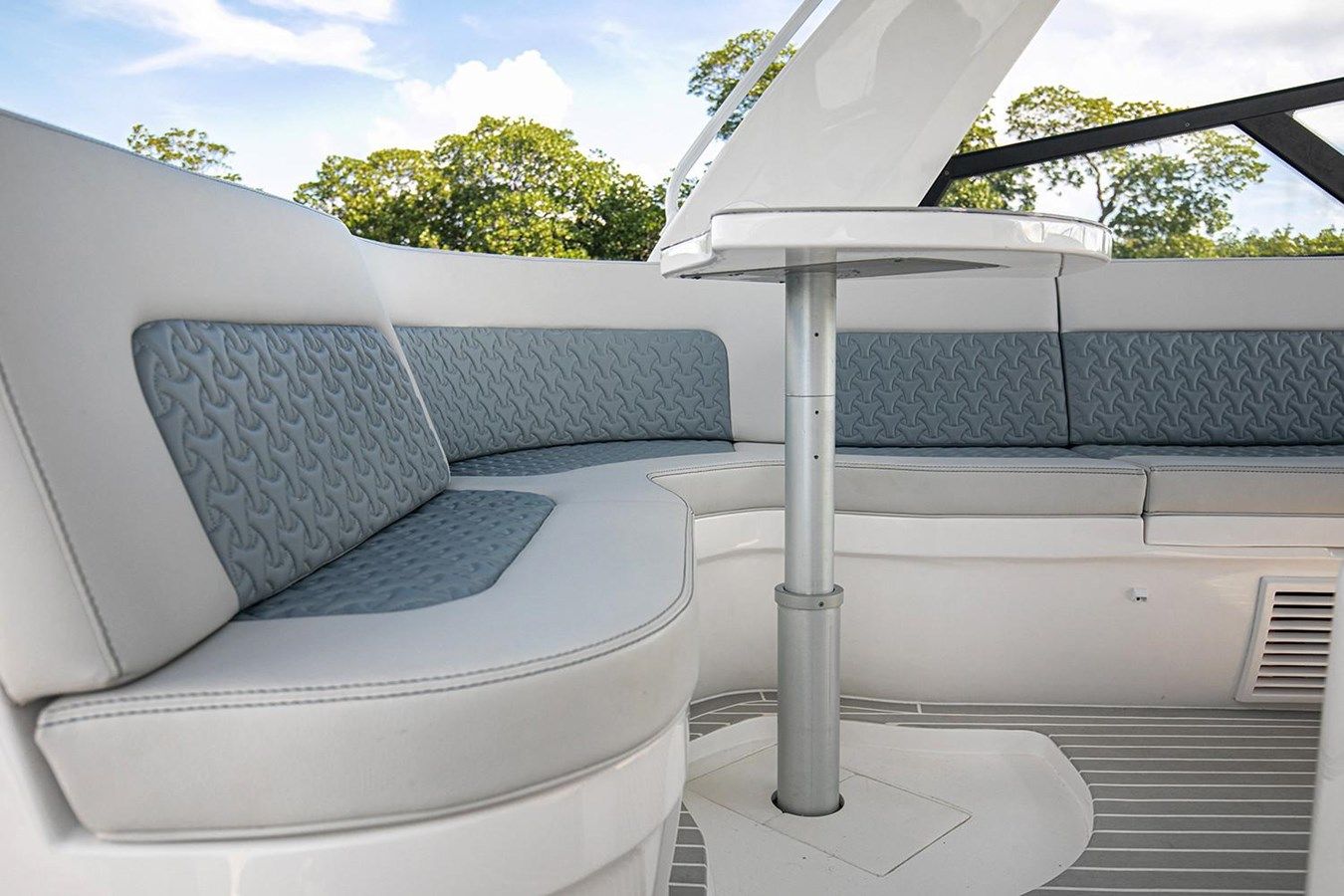 NO NAME - INTREPID POWERBOATS INC.