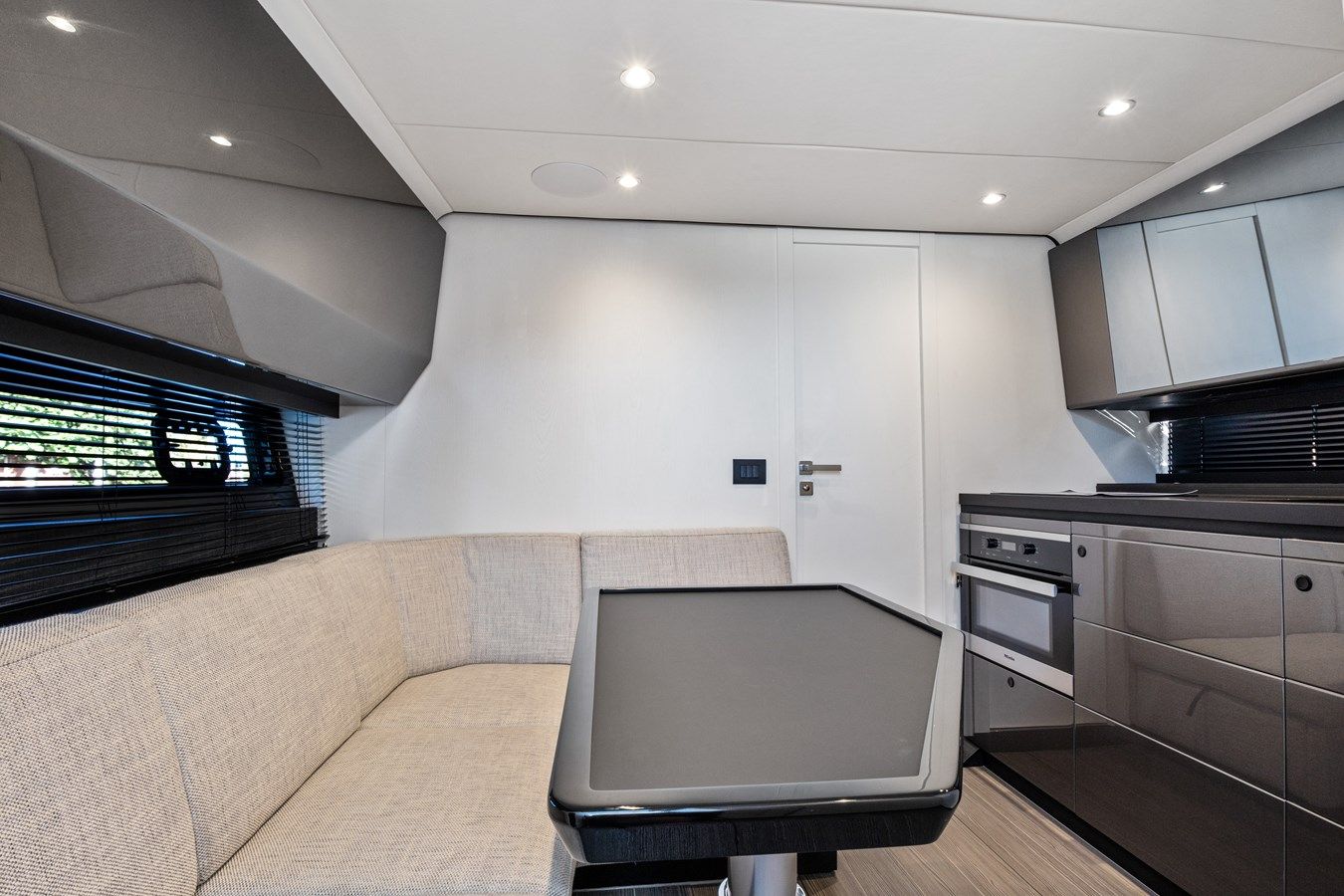 Стоимость яхты - - Azimut Yachts