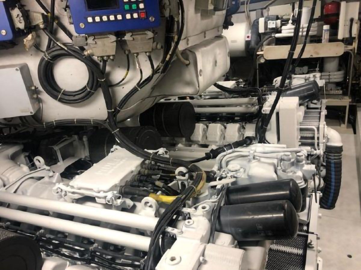 Продажа яхты Divine Madness - Baia