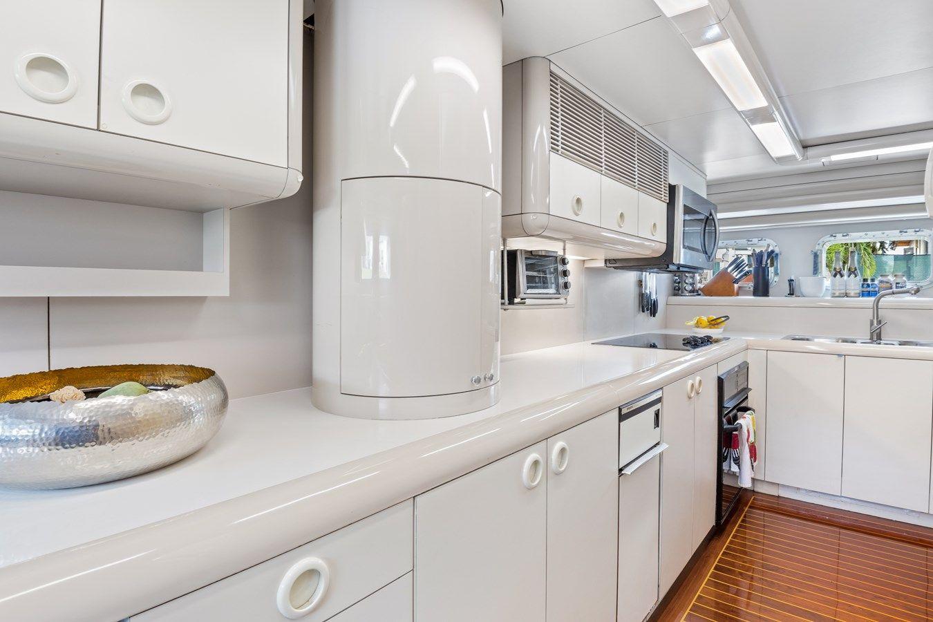 Buy a Highline 1989 at Shestakov Yacht Sales