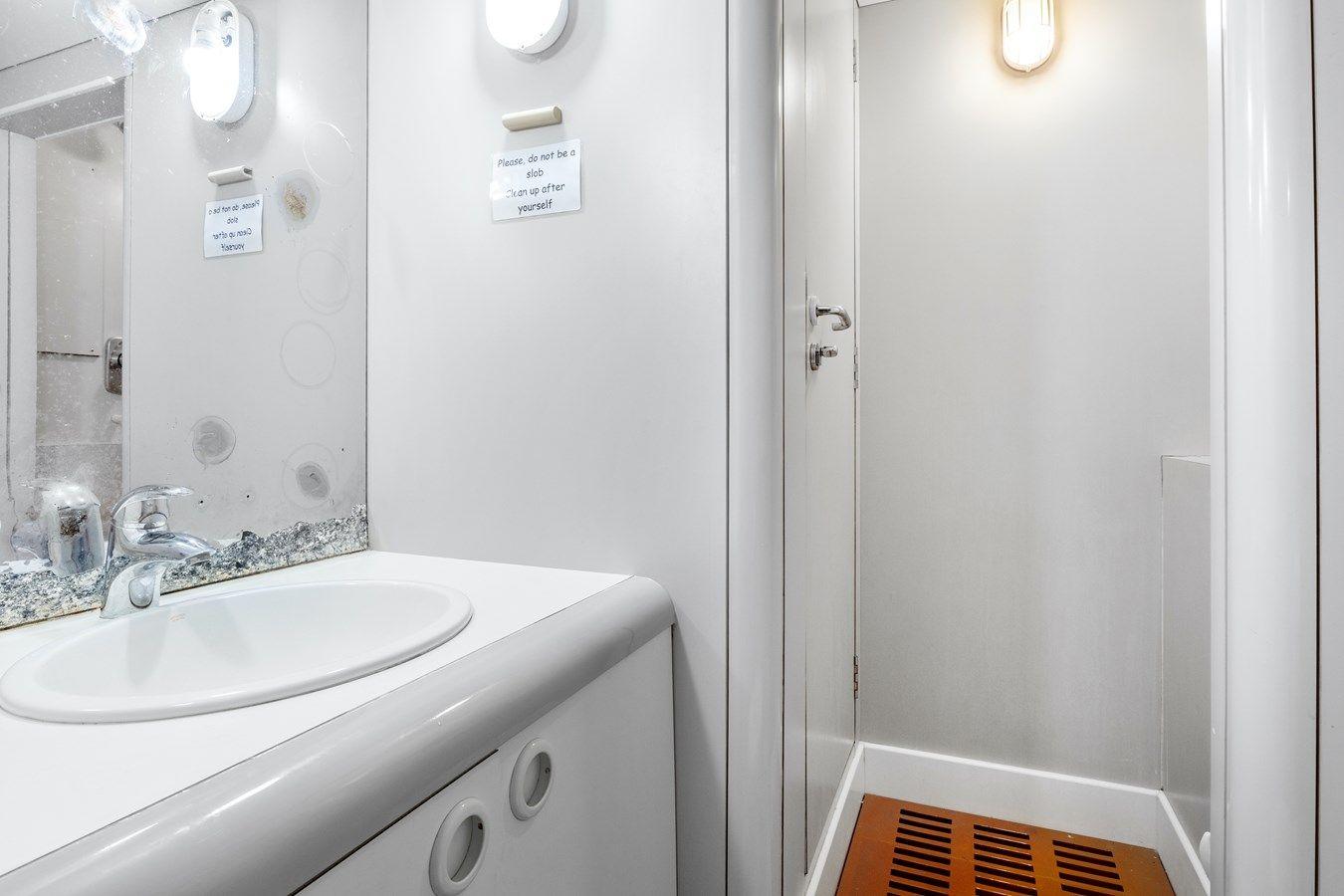 Highline 102 yacht sale