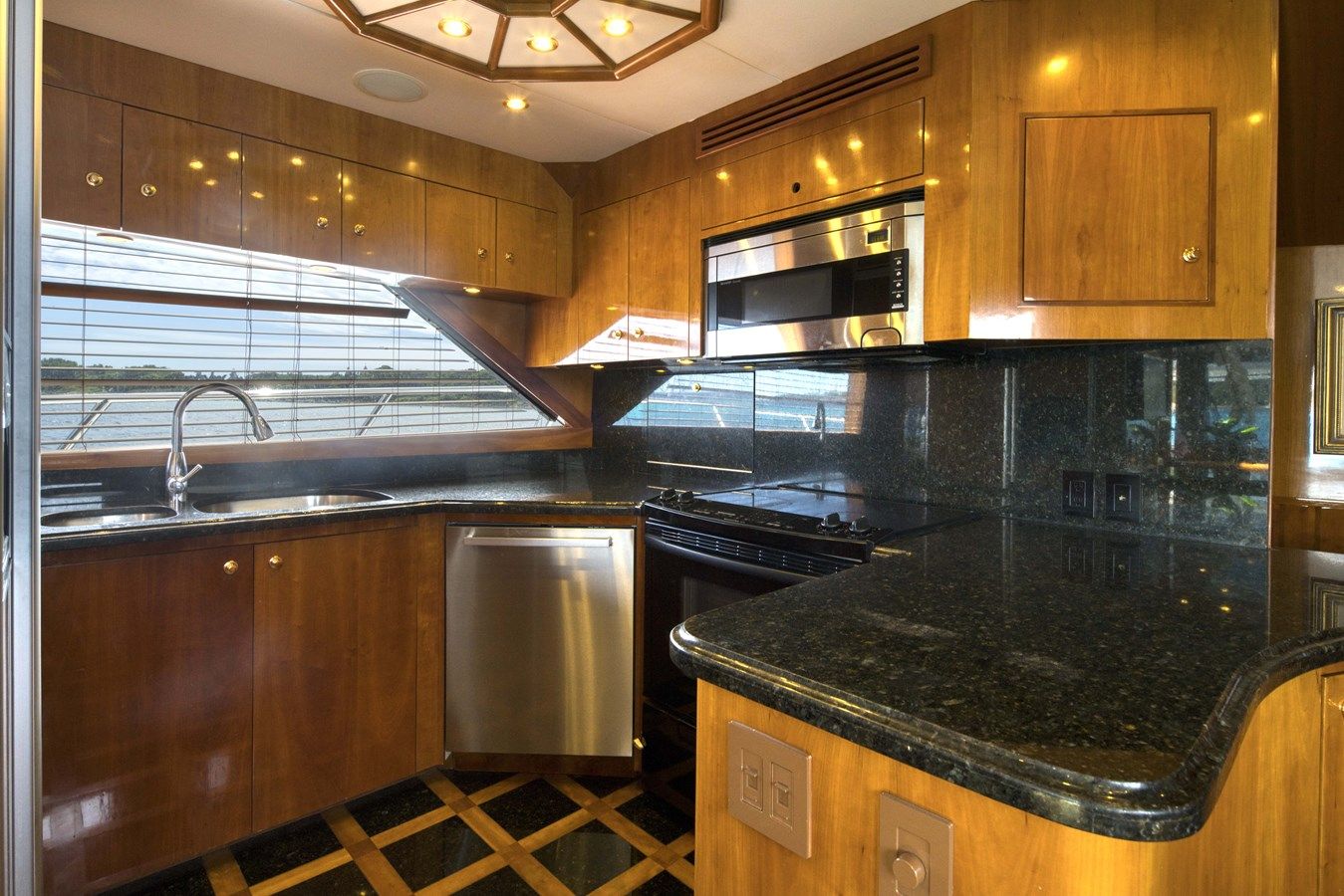 Купить SPHEREFISH 2002