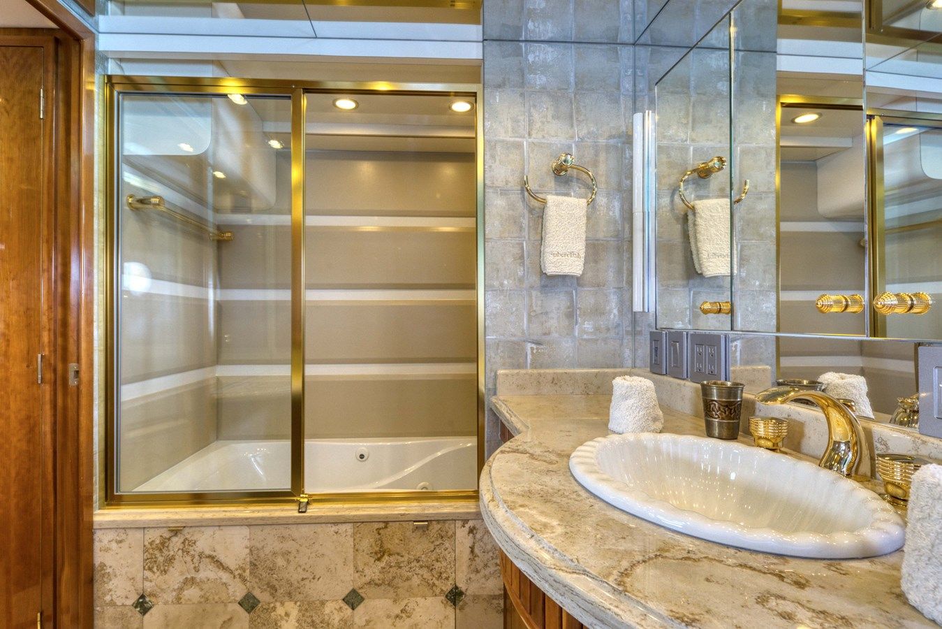 Продажа яхты SPHEREFISH - Hatteras