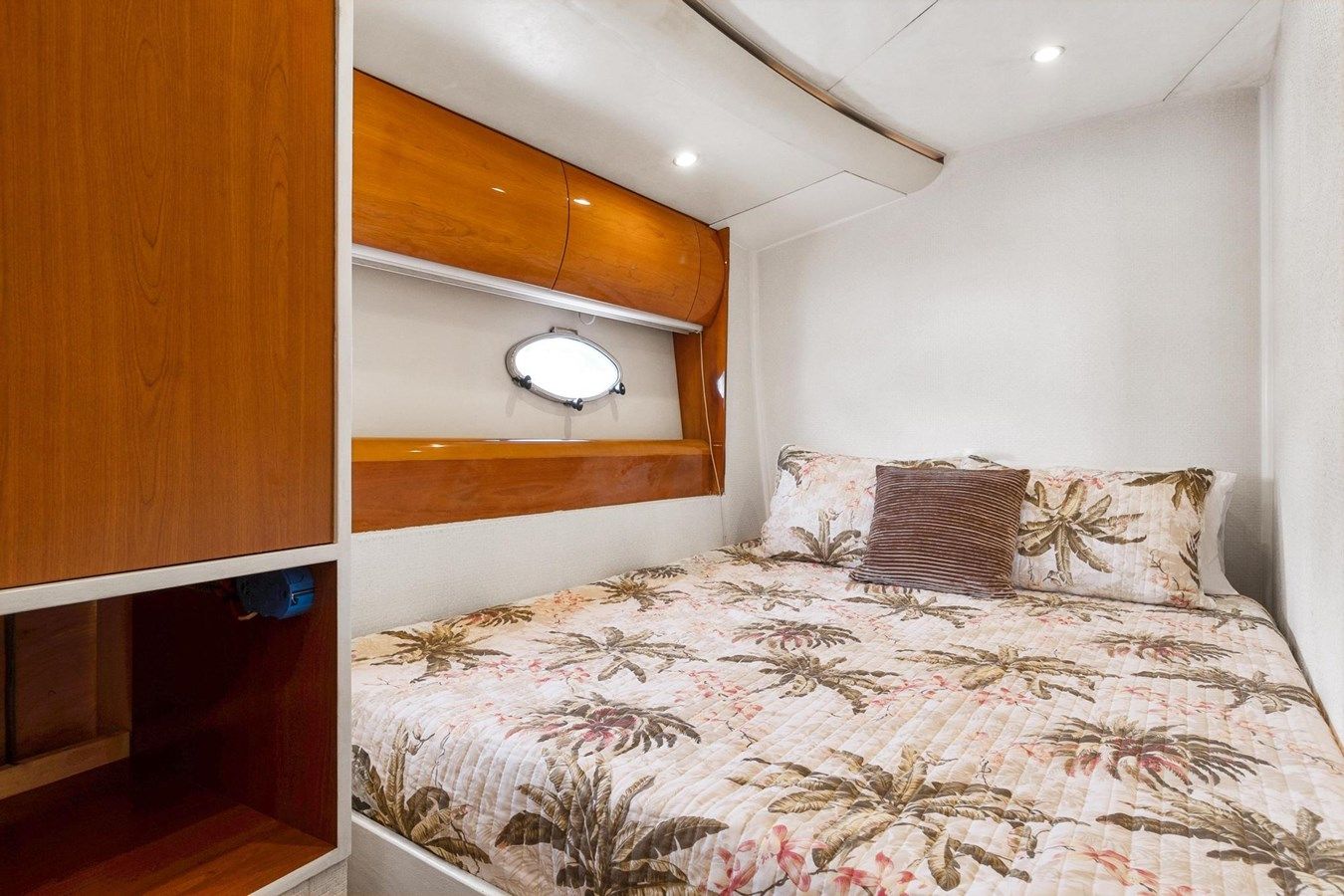 Takia 2001 yacht sale