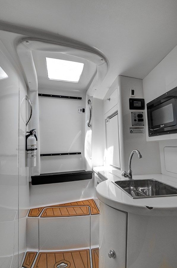 Never Give Up - INTREPID POWERBOATS INC yacht sale