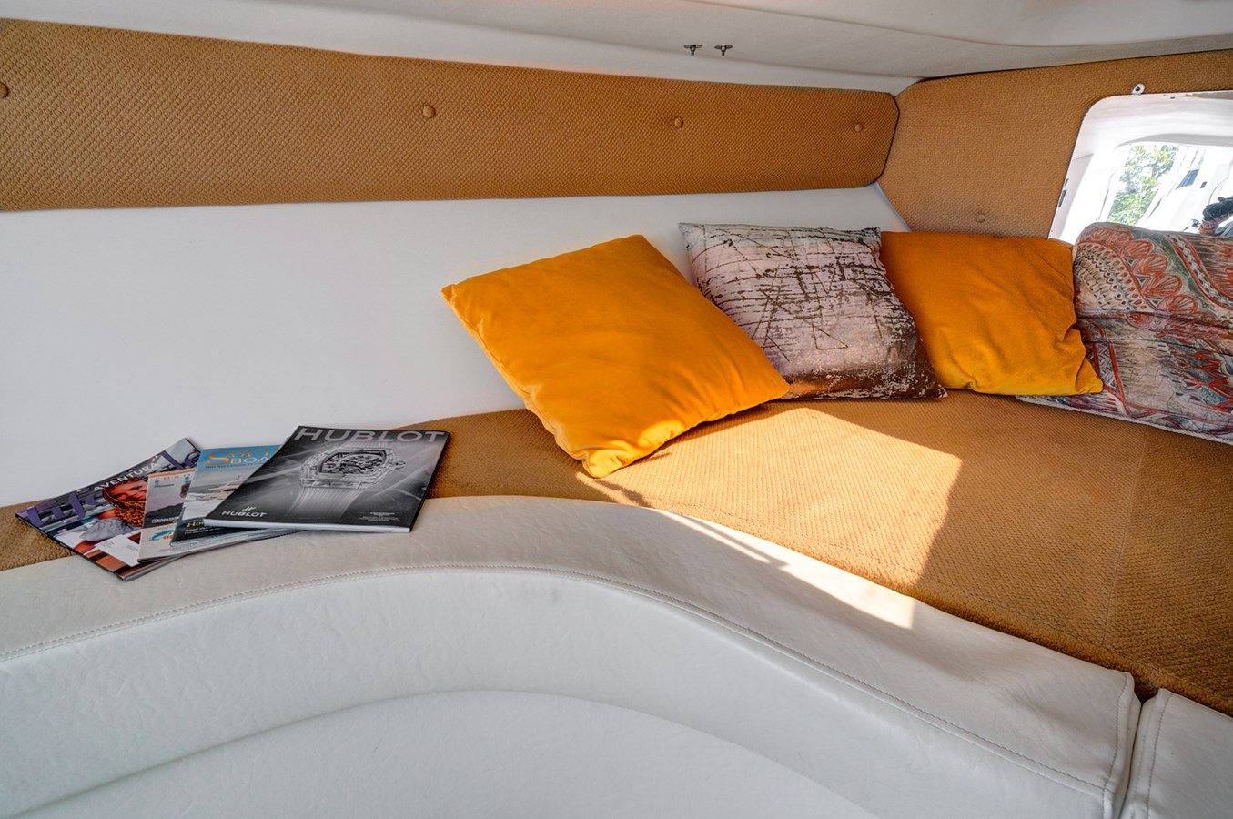 Buy a yacht Never Give Up