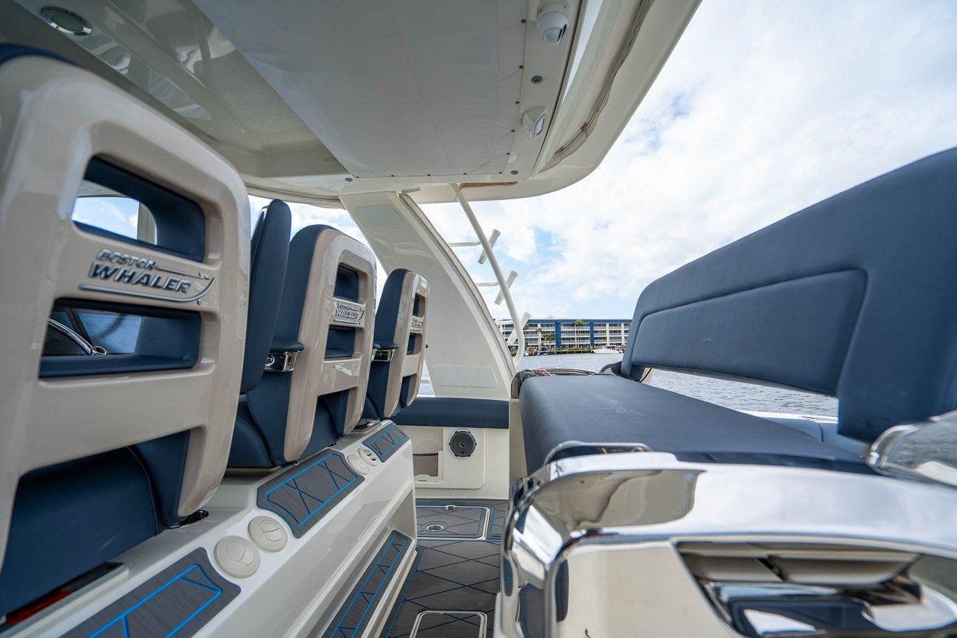  420 Outrage - Boston Whaler yacht sale