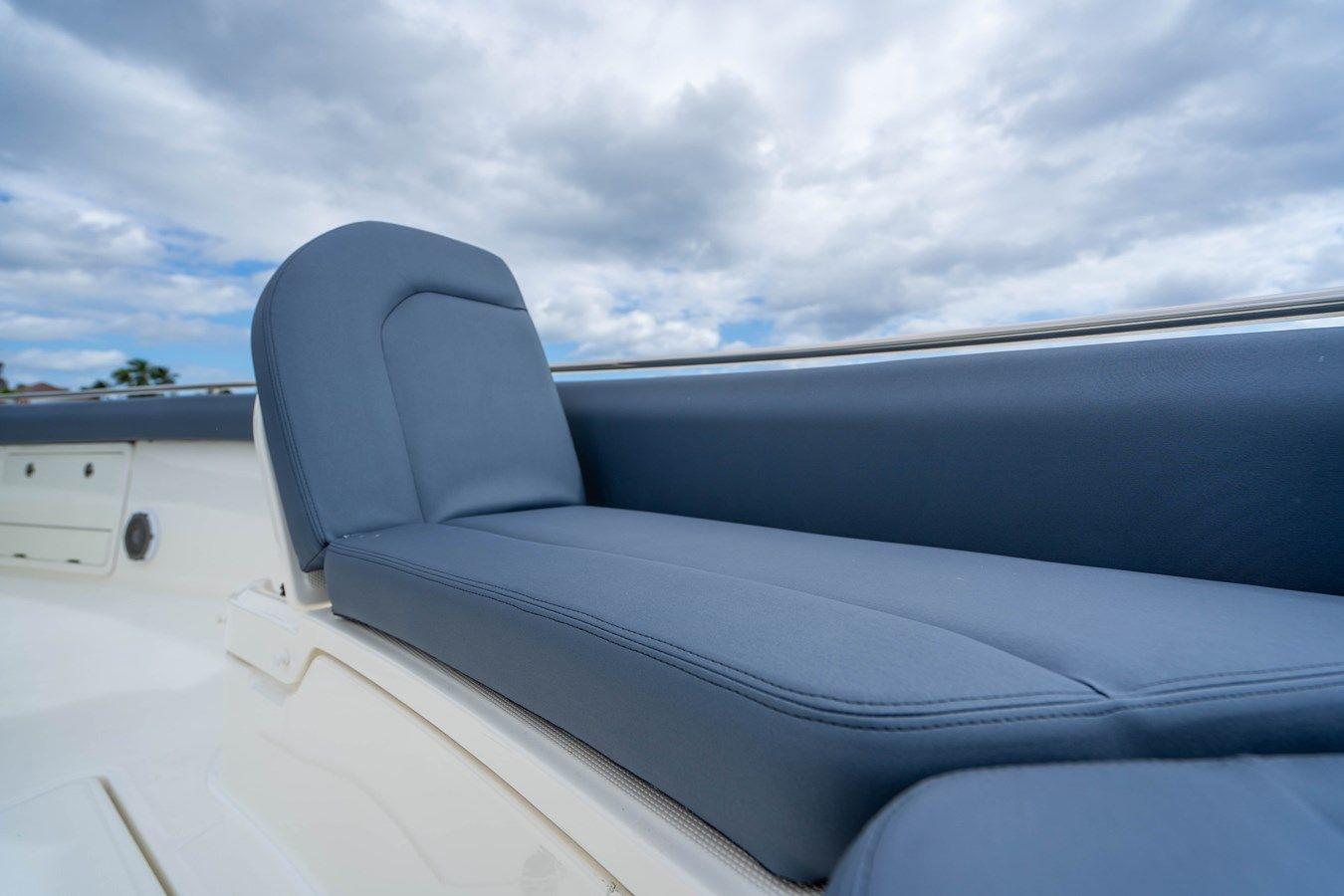  420 Outrage - Boston Whaler yacht sale