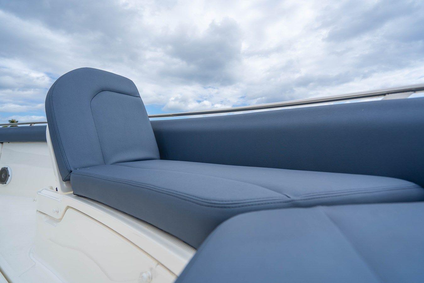 best yacht sales deals  420 Outrage - Boston Whaler