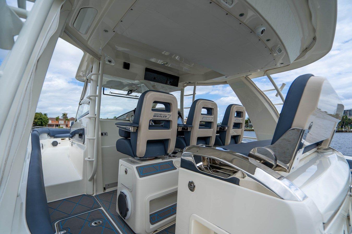  420 Outrage - Boston Whaler yacht sale