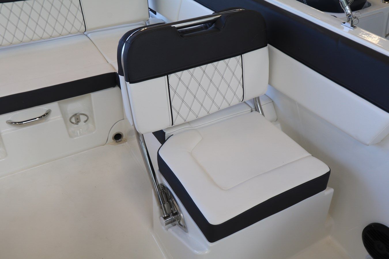 Купить яхту BAYLINER DX 2200 21 в Shestakov Yacht Sales