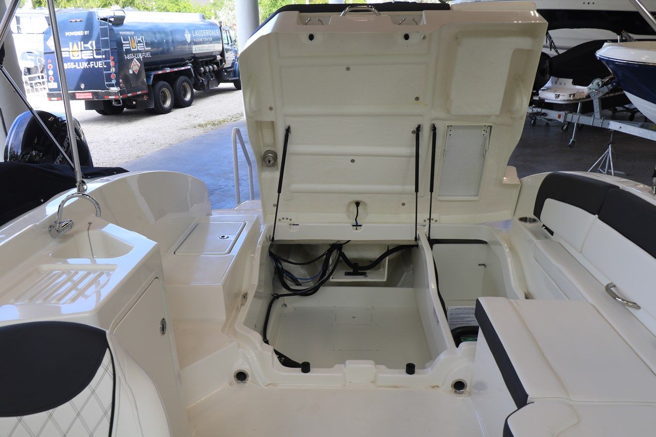 Купить яхту BAYLINER DX 2200 в Shestakov Yacht Sales